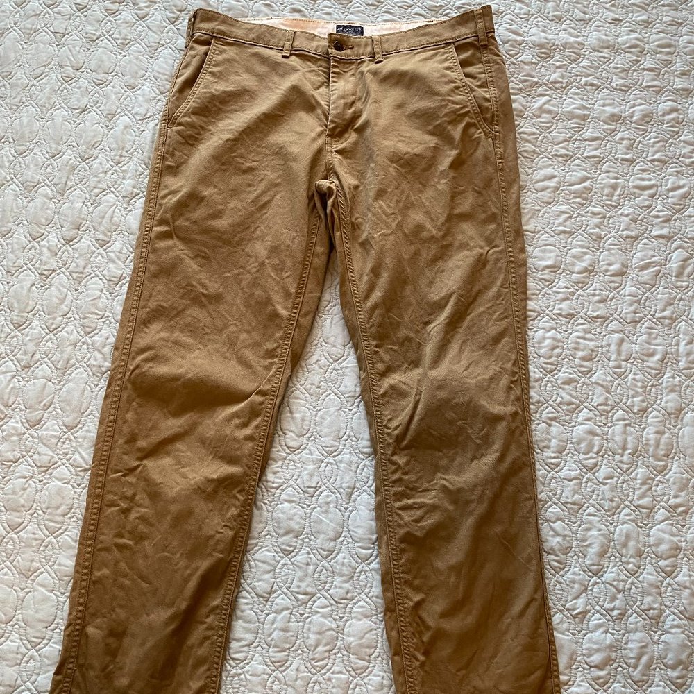 Levi's Chinos (Kaki) 34x32